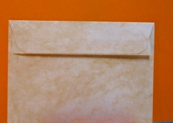 Kuvert C 6 ohne Fenster, beige marmoriert